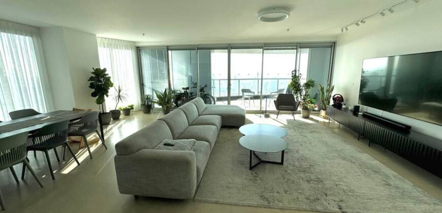 Mini penthouse apartment in Gindi Tower 2 (Tel Aviv)