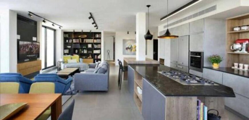 Luxurious 180m² Apartment with Expansive Outdoor Spaces in TLV