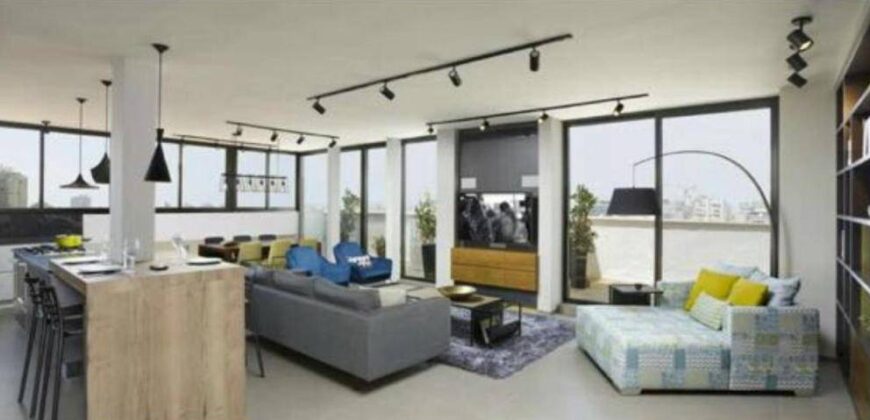 Luxurious 180m² Apartment with Expansive Outdoor Spaces in TLV