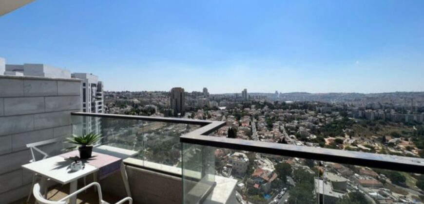 Brand new in 5 room 163 sqm. penthouse w/view