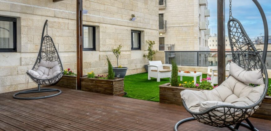 Nachlaot fully renovated garden apartment 5 bdrms