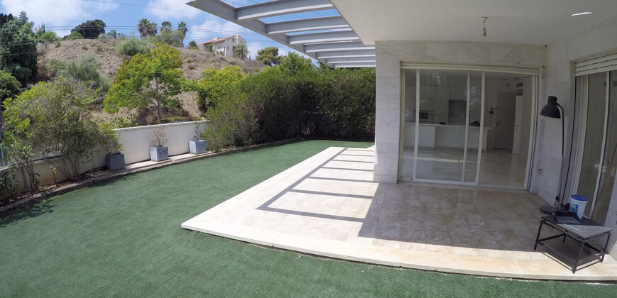 Herzliya Bet, Duplex Garden Apartment