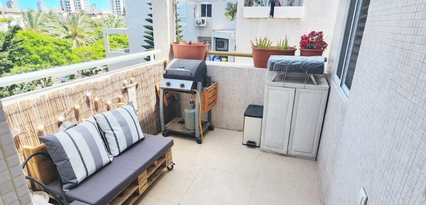 Stunning 4 Room Apartment in Netanya