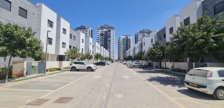 Carmei Gat Garden Apartment For Sale