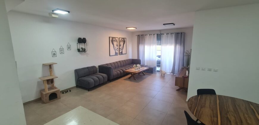 Five Room Apartment For Sale in Carmei Gat