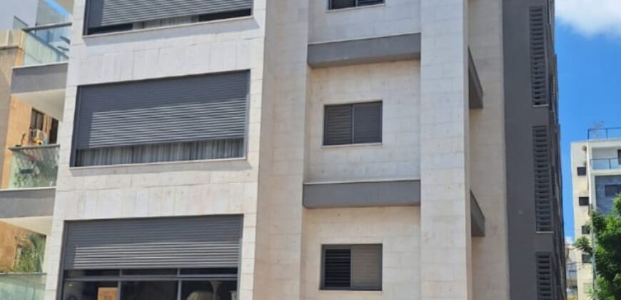 Large Ra’anana Apartment For Sale By Owner