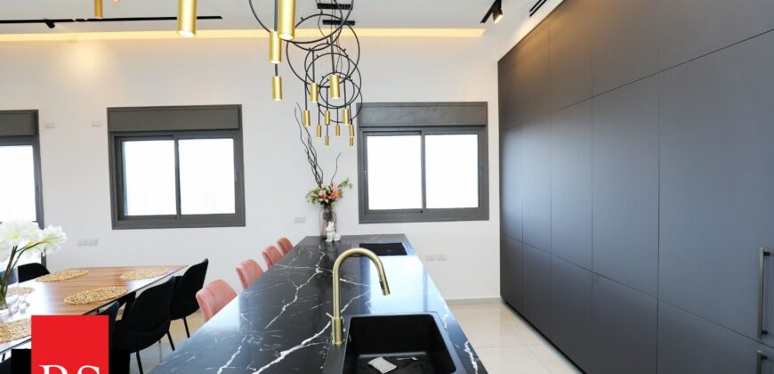 For Sale Luxurious penthouse in northern Netanya!