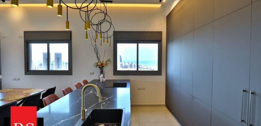 For Sale Luxurious penthouse in northern Netanya!