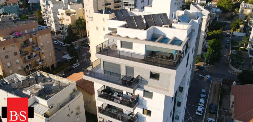 For Sale penthouse in northern Netanya!