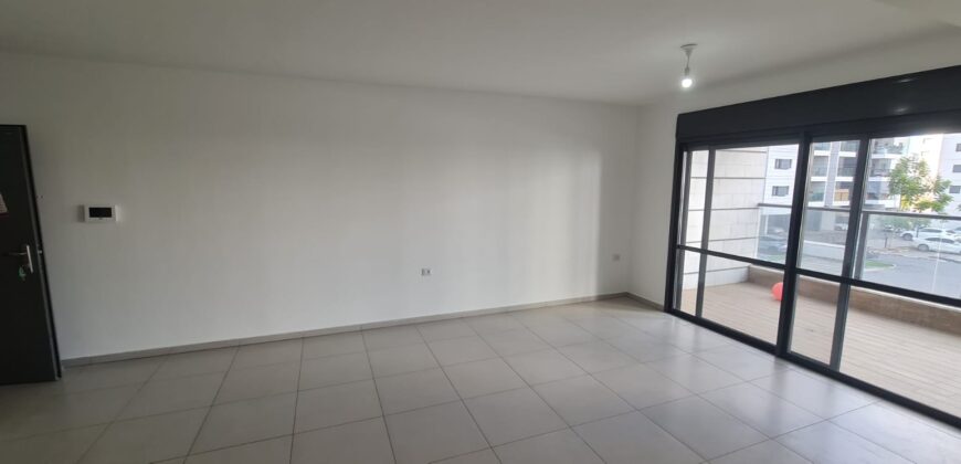 4.5 Room apartment in Carmei Gat