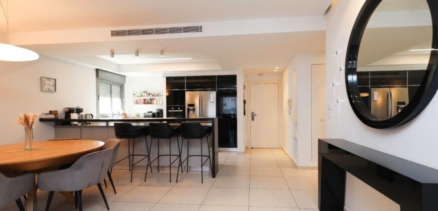 5 Room Agamim Netanya Apartment For Sale