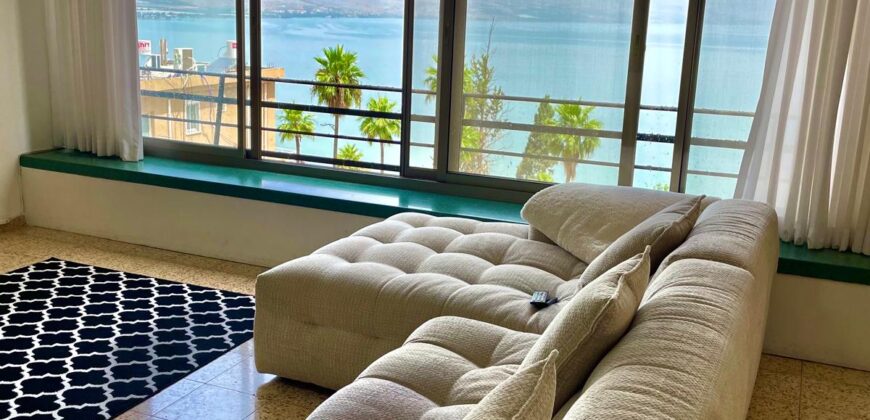 For sale in Tiberias on Shimon Dahan Street 🌊 A spacious apartment with a breathtaking view overlooking the Sea of ​​Galilee.