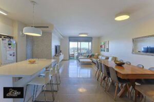 Petach Tikva, Hadar Ganim Beautiful Apartment for Sale