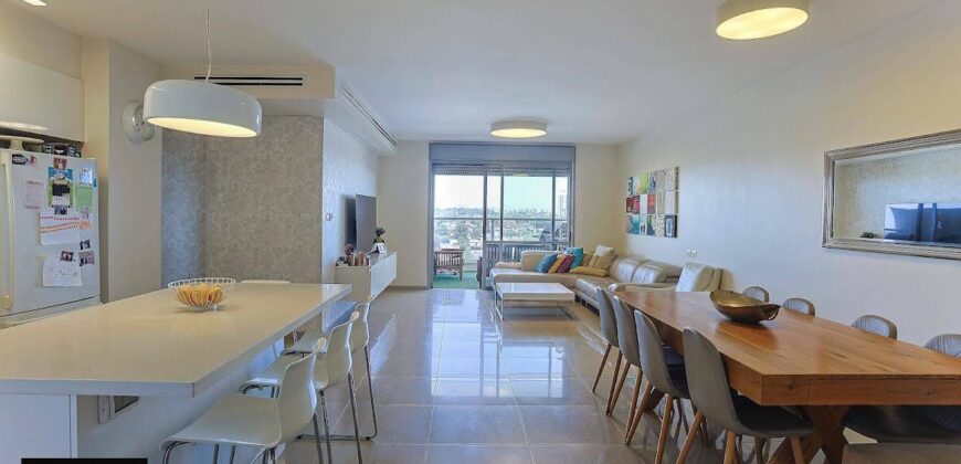 Petach Tikva, Hadar Ganim Beautiful Apartment for Sale