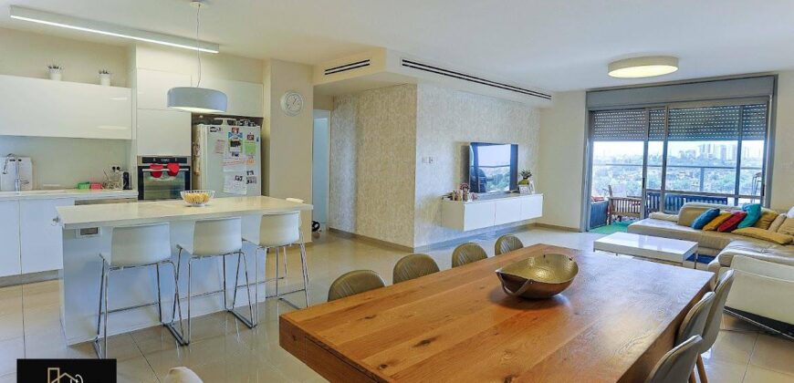 Petach Tikva, Hadar Ganim Beautiful Apartment for Sale