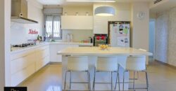 Petach Tikva, Hadar Ganim Beautiful Apartment for Sale