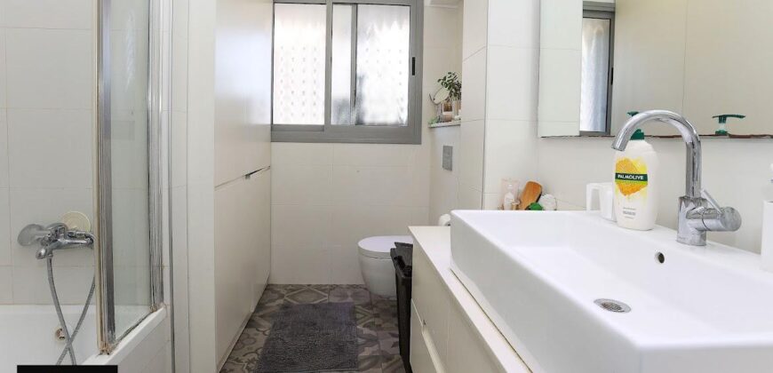 Petach Tikva, Hadar Ganim Beautiful Apartment for Sale