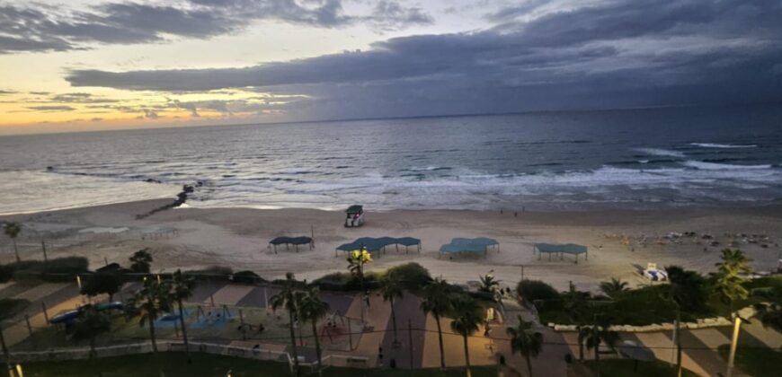 Apartment in Bat Yam Overlooking the Sea