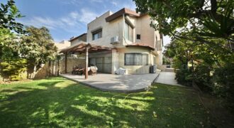 Luxurious Villa for Sale 5 Rooms West Rishon Lezion