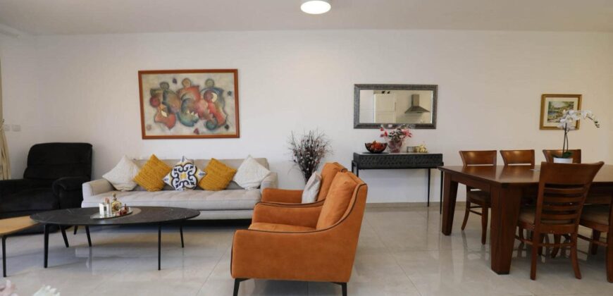 Stunning 4-Room Apartment Steps from the Beach in Netanya – Your Dream Home Awaits!