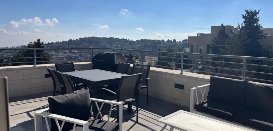 FOR SALE BEAUTIFUL PENTHOUSE ON CASPI ST.!