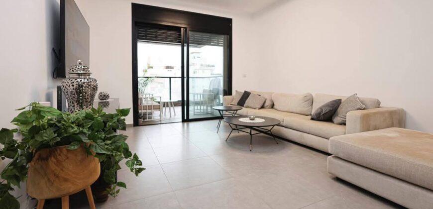 Invest in the Future: 4-Room Apartment on Jerusalem Boulevard in Netanya with Move-In After 4 Years!