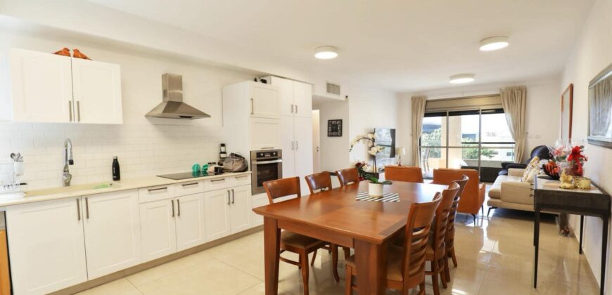 Stunning 4-Room Apartment Steps from the Beach in Netanya – Your Dream Home Awaits!