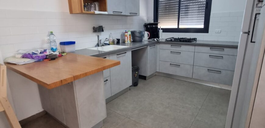 For Sale: 4-Room Apartment with Garden in Na’aleh