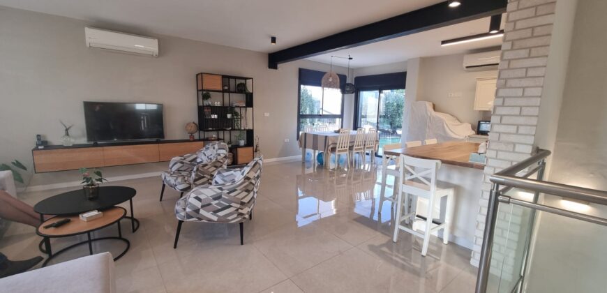 For Sale: Detached Villa in Na’aleh!