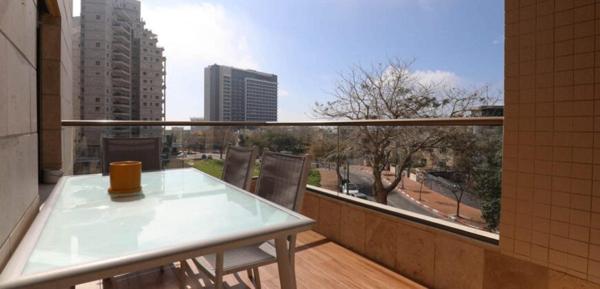 Stunning 4-Room Apartment Steps from the Beach in Netanya – Your Dream Home Awaits!