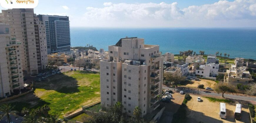 Stunning 4-Room Apartment Steps from the Beach in Netanya – Your Dream Home Awaits!