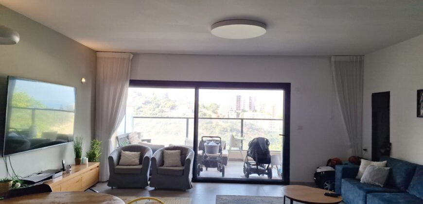 Renovated luxury apartment with panoramic sea and wadi views – Haifa by the sea! Perfect location: