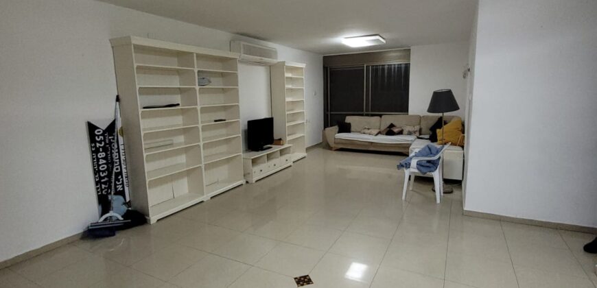 Apartment for sale in Kiryat Haim – a rare opportunity! 💎