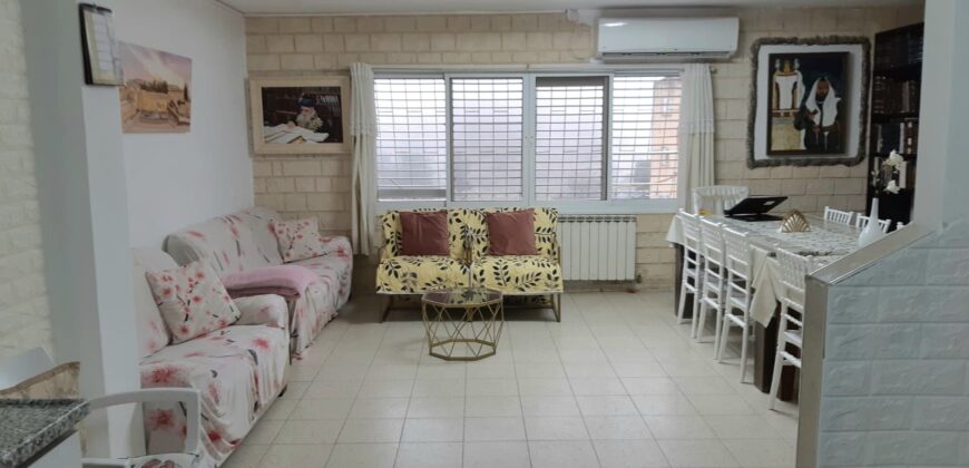 Tzfat – 7-Room Duplex on Canaan st + Large Garden + Great Potential!