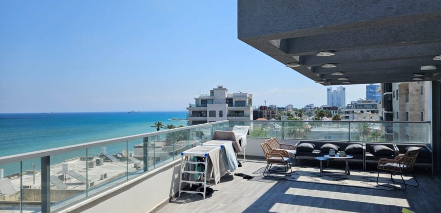 For sale – Luxury penthouse in Bat Galim, Haifa! 🌊 Luxurious penthouse on the first line to the sea – a unique living experience! 🌊