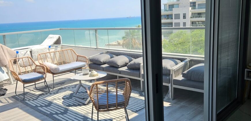 For sale – Luxury penthouse in Bat Galim, Haifa! 🌊 Luxurious penthouse on the first line to the sea – a unique living experience! 🌊