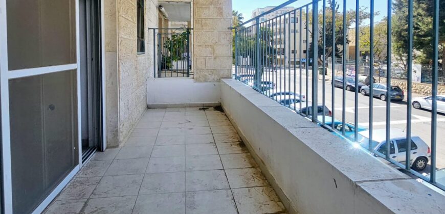 Apartment for sale on Kibbutz Galuyot Street, Baka