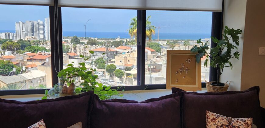 **Fantastic duplex garden apartment – ​​sea view and perfect privacy!**