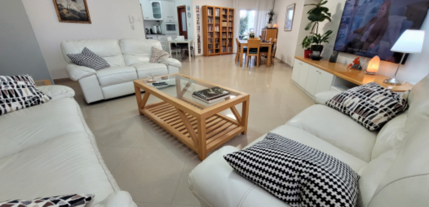 For sale, without agent: spacious 6-room apartment in the center of Ashdod