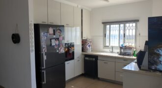 **🔥 Rare opportunity in Tirat Carmel – 4-room apartment at an attractive price! 🔥**