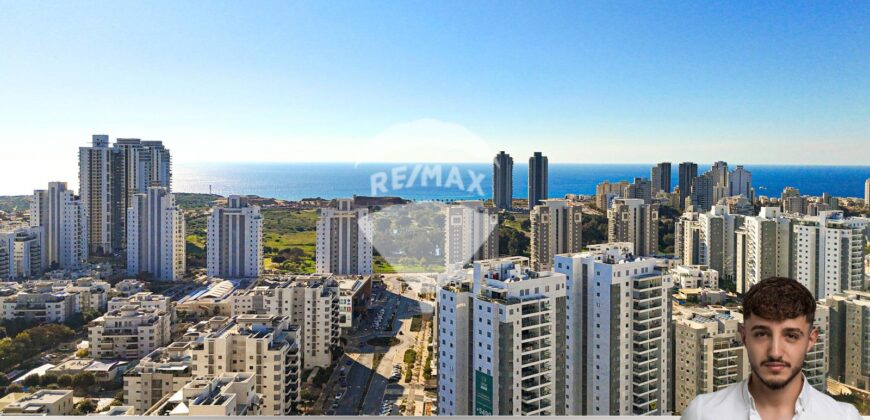 Luxury apartment with an open sea view in the “Almogim agamim” project. A 5-room apartment, architecturally designed to the highest standard, located on the 30th floor of a two-year-old building.