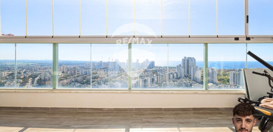 Luxury apartment with an open sea view in the “Almogim agamim” project. A 5-room apartment, architecturally designed to the highest standard, located on the 30th floor of a two-year-old building.