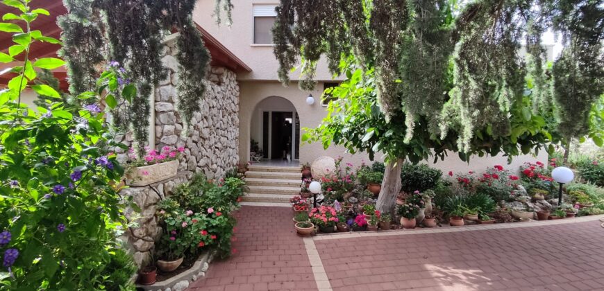 Rare Private Home! Built over 300 sqm on a 1,000 sqm lot