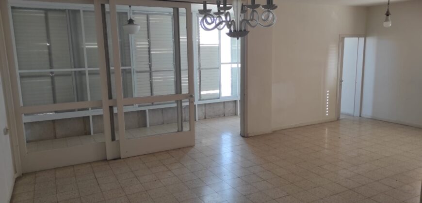 ** CENTRAL LOCATION SPACIOUS APARTMENT FOR RENT BY OWNER. NO AGENT FEE!