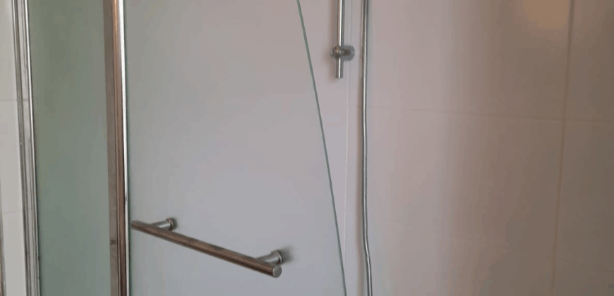 ** CENTRAL LOCATION SPACIOUS APARTMENT FOR RENT BY OWNER. NO AGENT FEE!