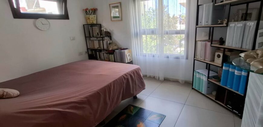 Live the Florentine Life – Bright 2BR with Balcony, Parking
