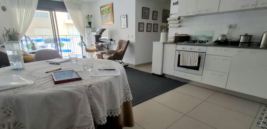 Live the Florentine Life – Bright 2BR with Balcony, Parking