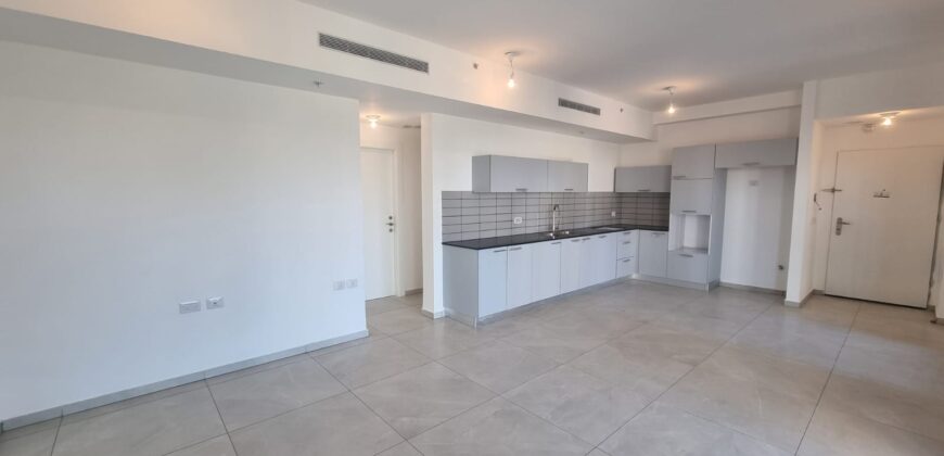 Beautiful Netanya Apartment in Park HaYam Overlooking the Sea