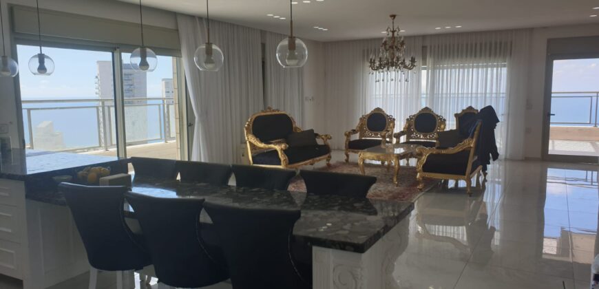 For sale! No brokerage fees! A rare luxury penthouse in a perfect location with a breathtaking view!