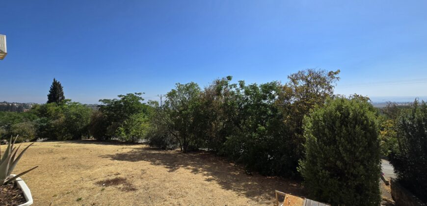 4-Room Apartment with a View in Rosh Pina
